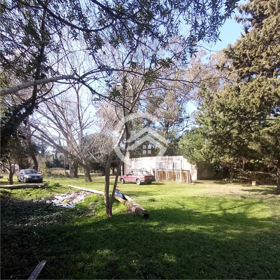Gran lote con Casa de 3 ambientes