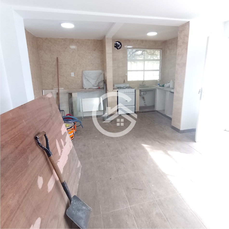 Gran lote con Casa de 3 ambientes
