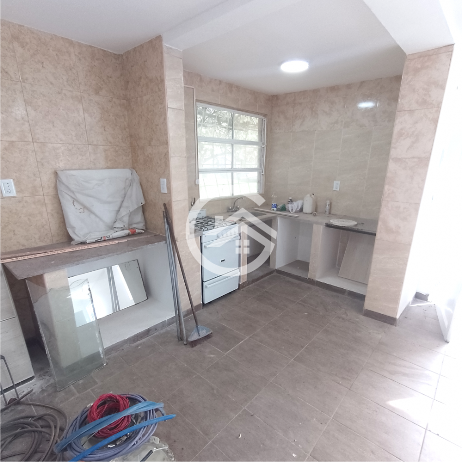 Gran lote con Casa de 3 ambientes