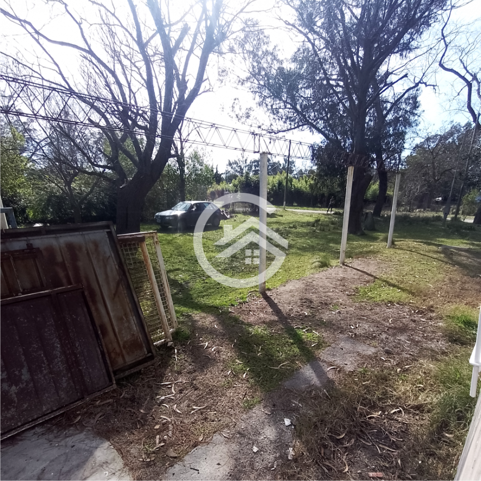 Gran lote con Casa de 3 ambientes