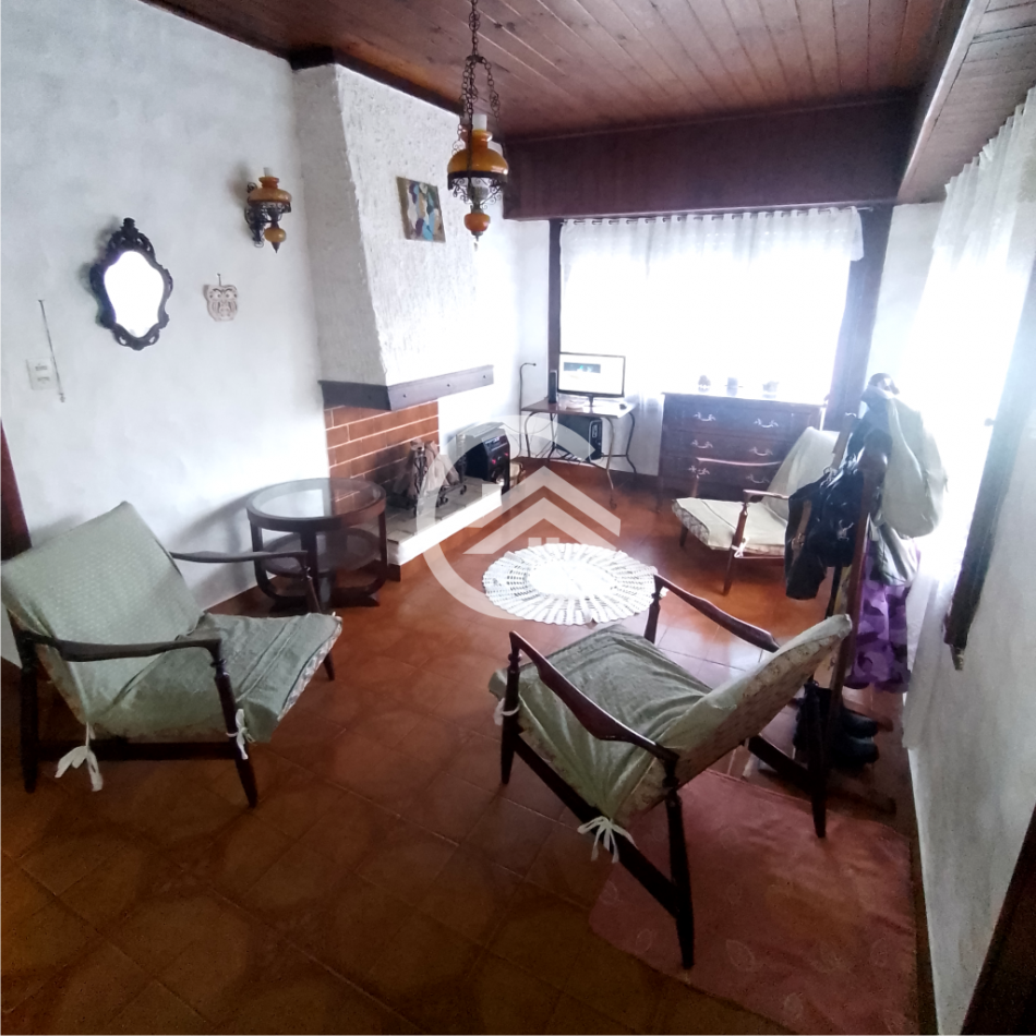 Venta en block de chalet mas departamentos