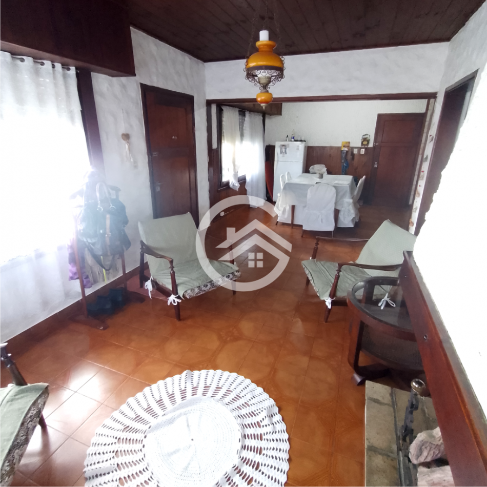 Venta en block de chalet mas departamentos