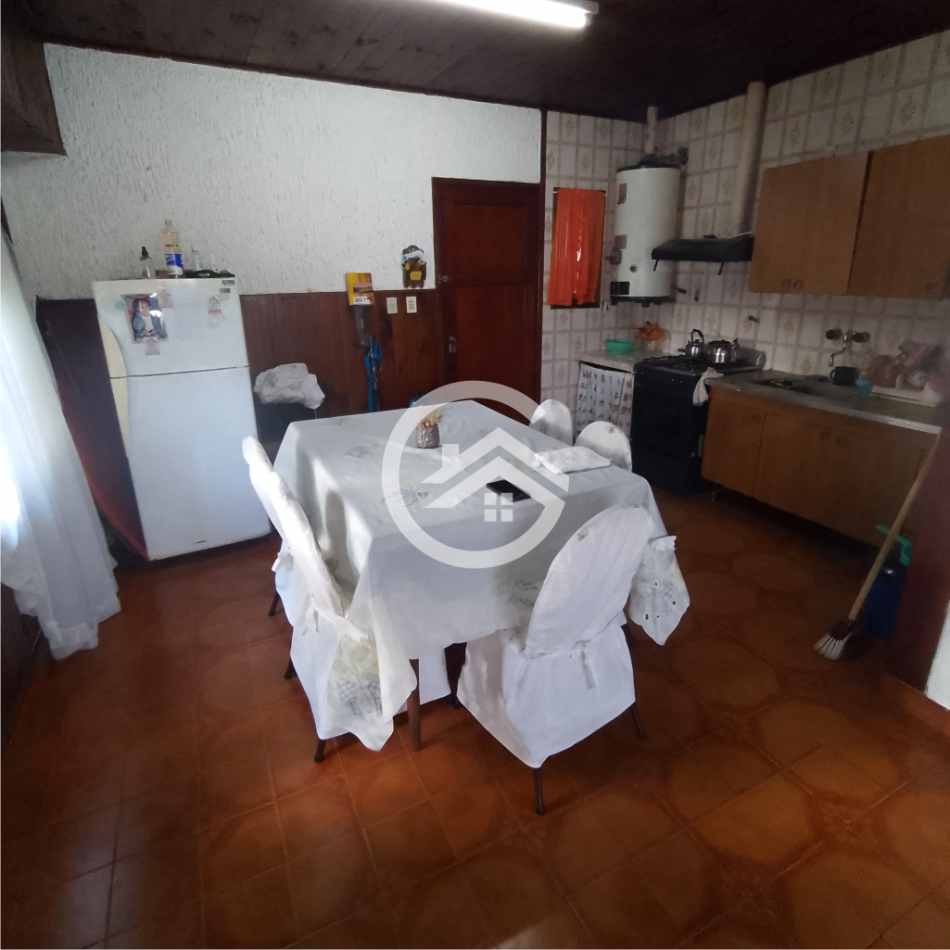 Venta en block de chalet mas departamentos