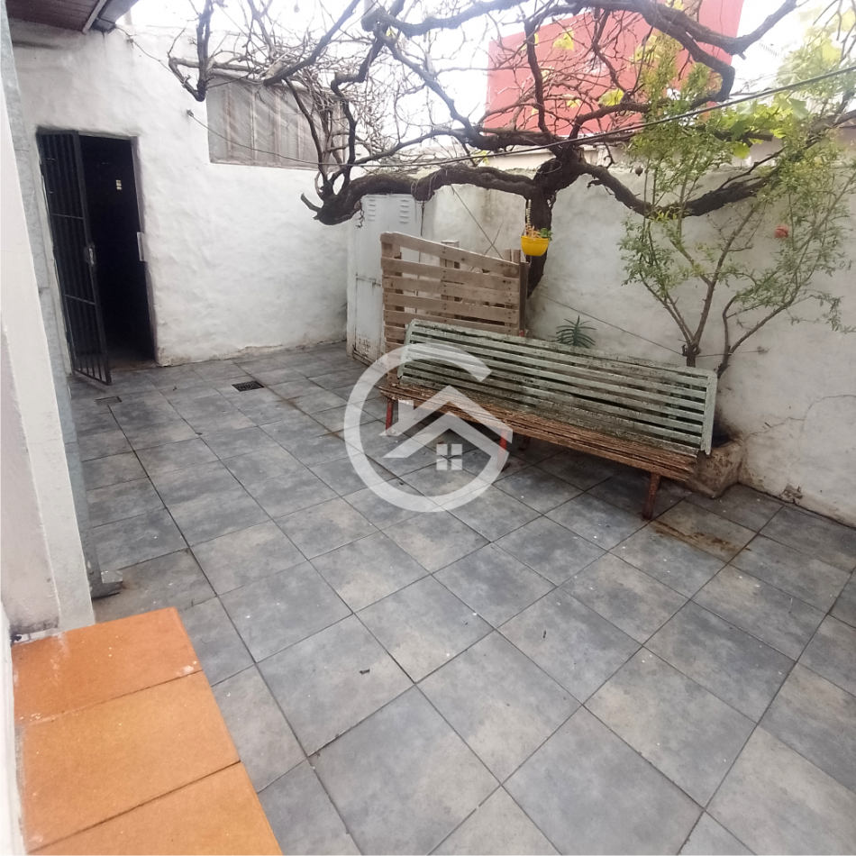 Venta en block de chalet mas departamentos