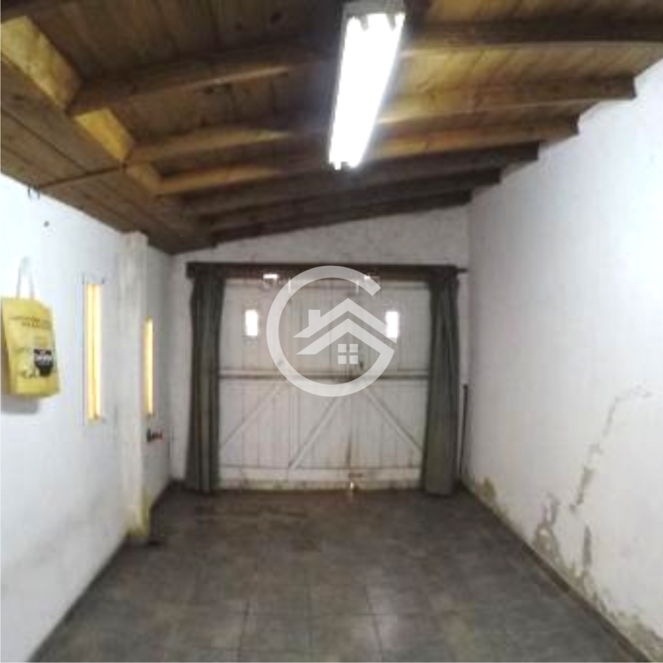Venta en block de chalet mas departamentos