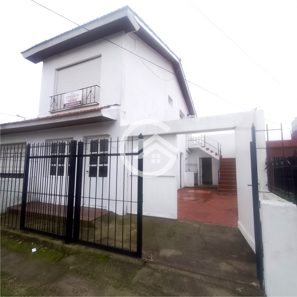 Venta en block de chalet mas departamentos