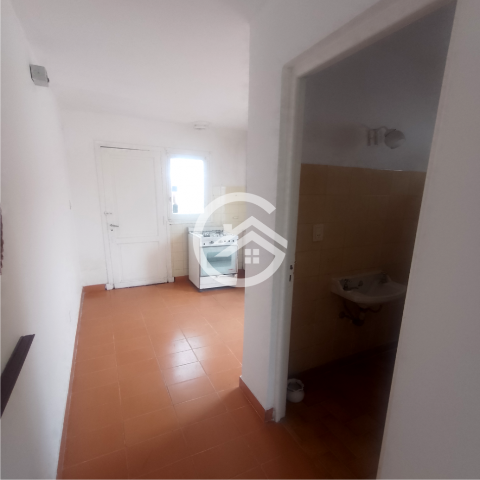 Venta en block de chalet mas departamentos