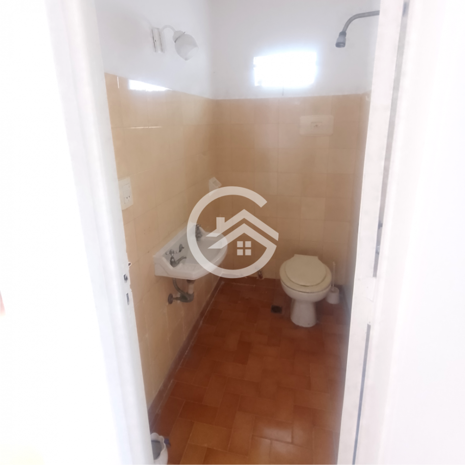 Venta en block de chalet mas departamentos