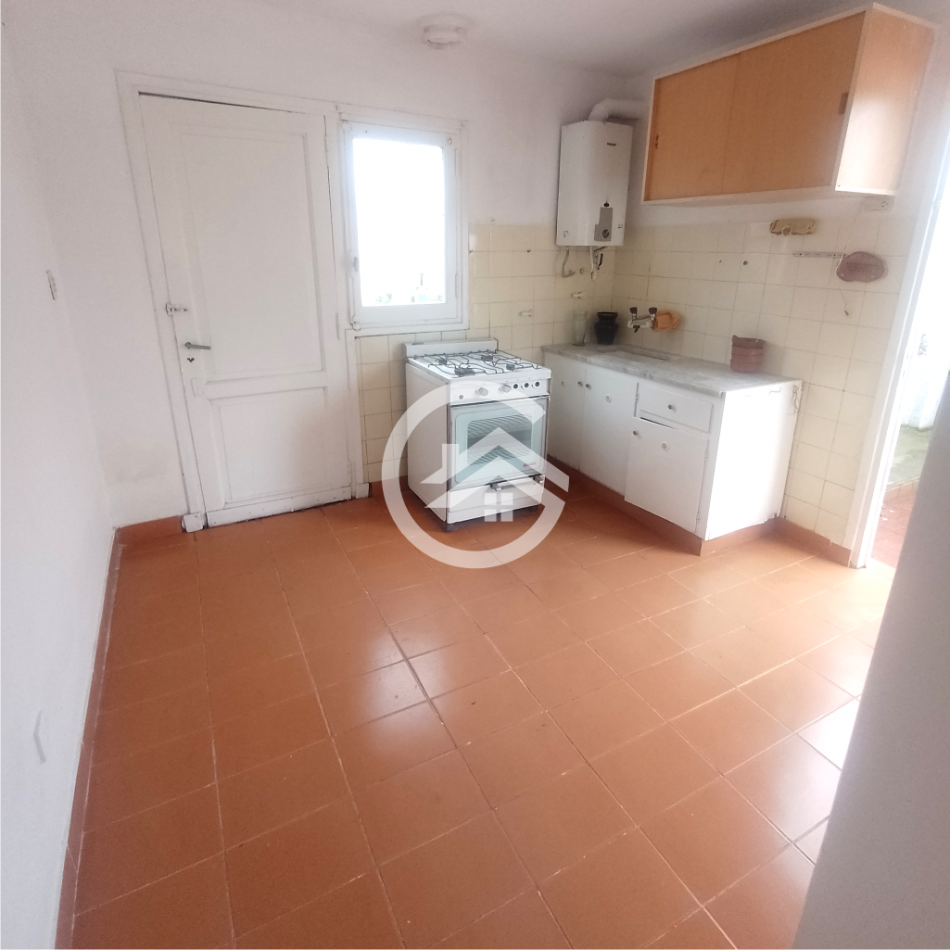 Venta en block de chalet mas departamentos