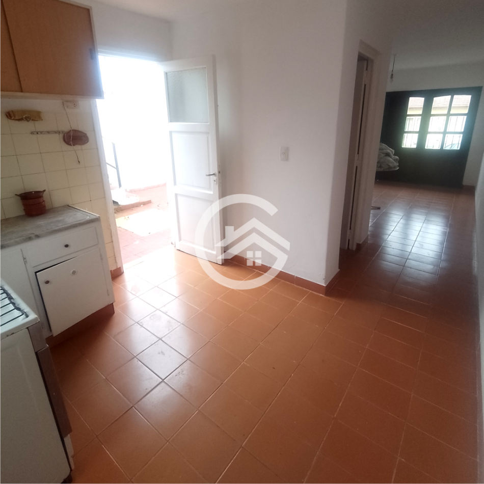 Venta en block de chalet mas departamentos