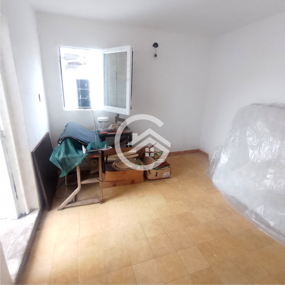 Venta en block de chalet mas departamentos