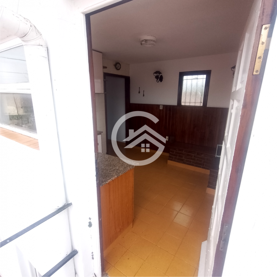 Venta en block de chalet mas departamentos