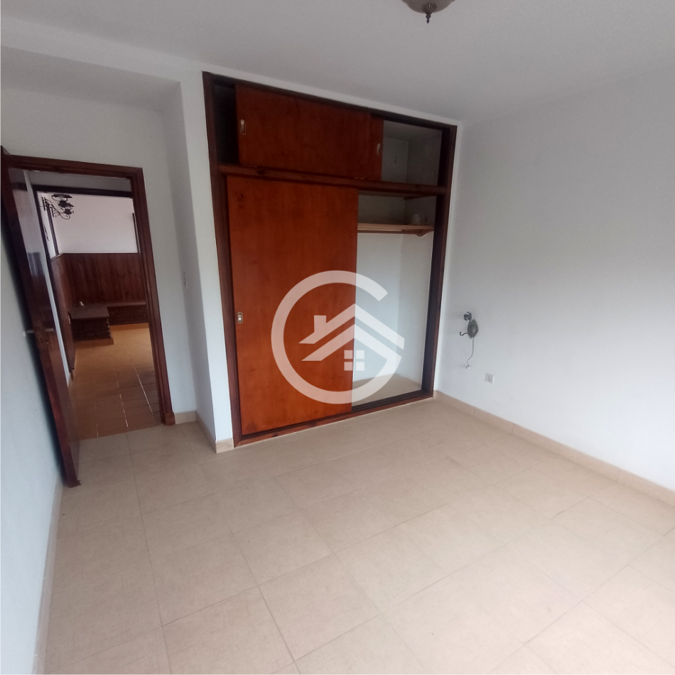 Venta en block de chalet mas departamentos