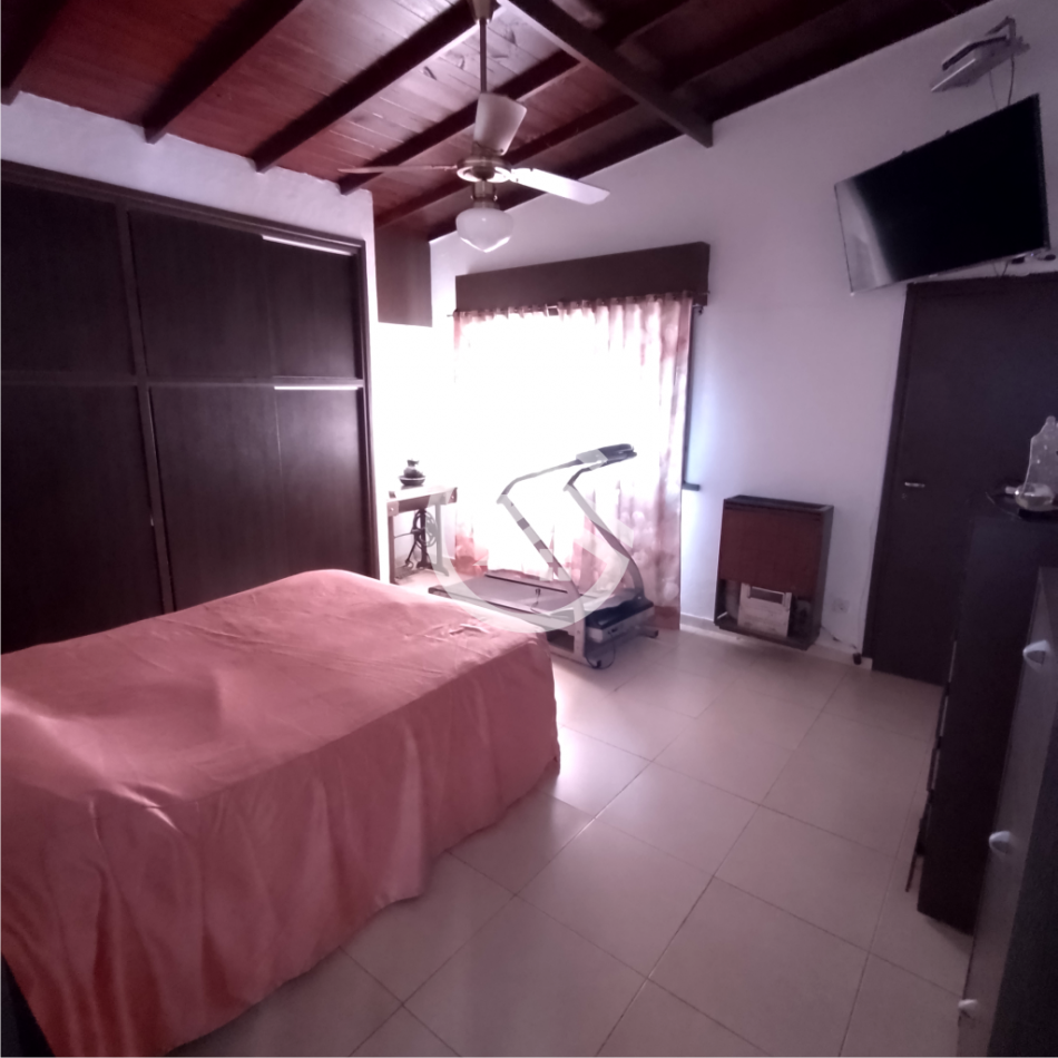 Casa 6 ambientes con gran parque y pileta