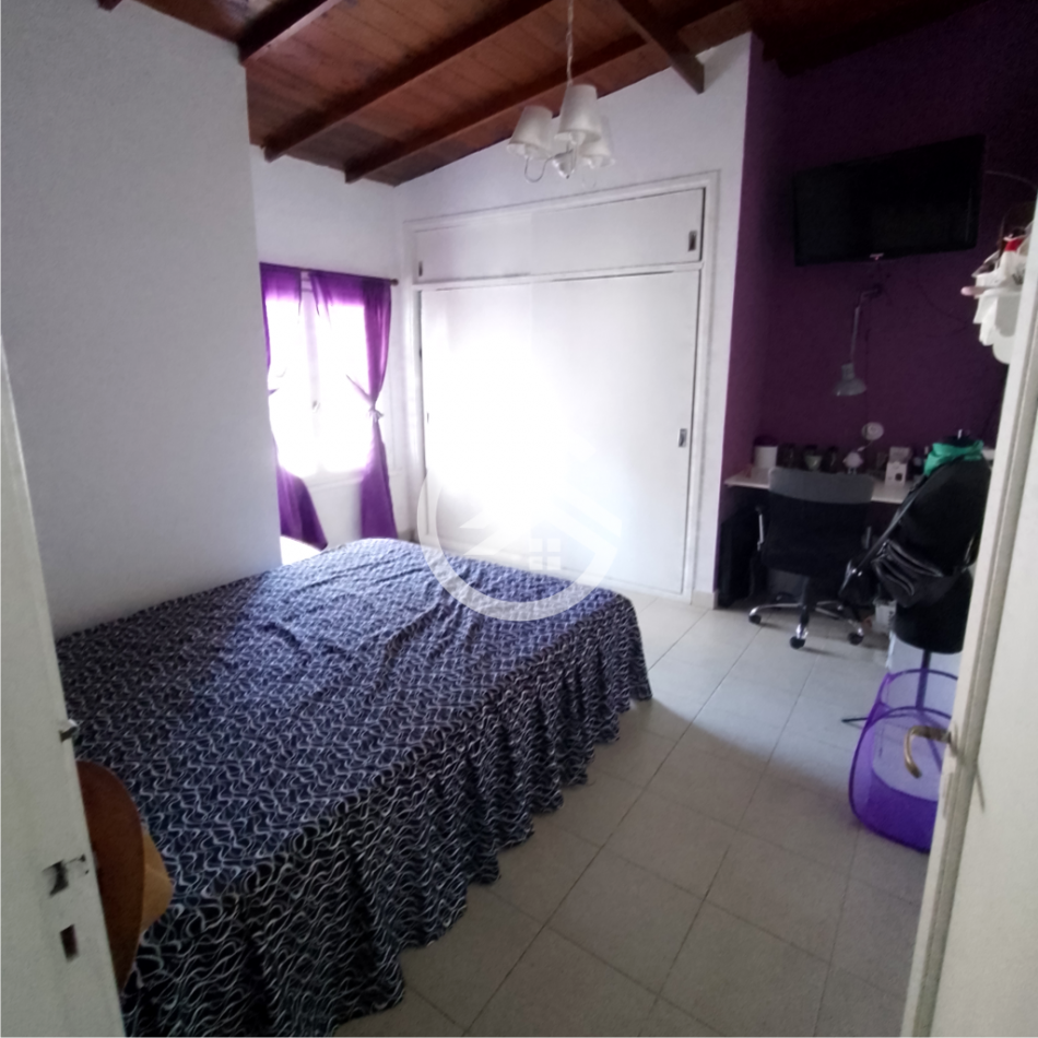 Casa 6 ambientes con gran parque y pileta