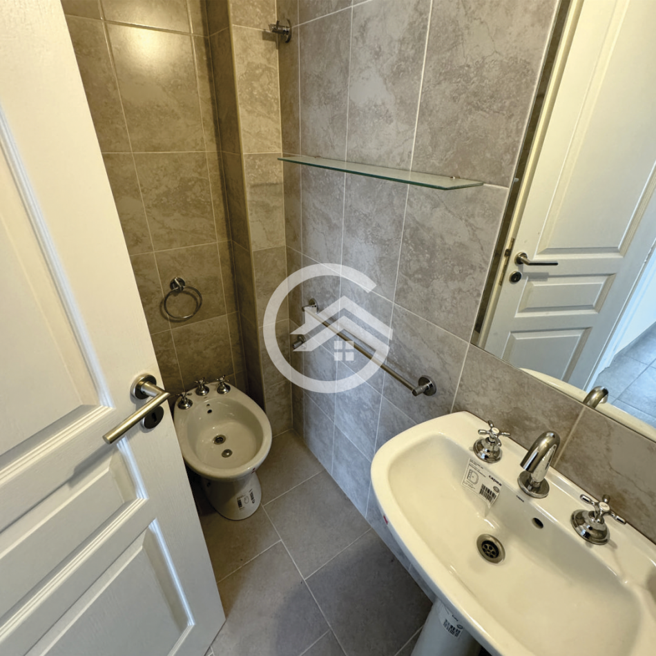 TRIPLEX 4 AMBIENTES CON JARDIN