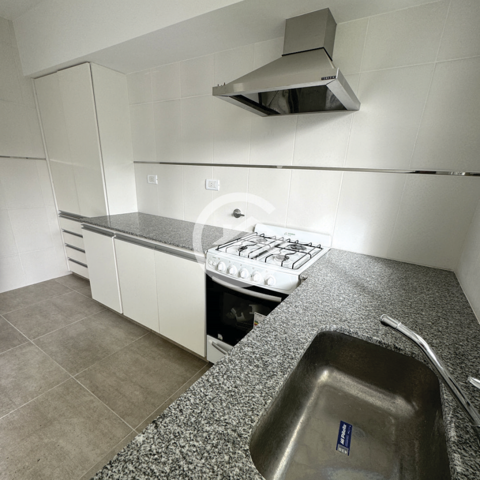 TRIPLEX 4 AMBIENTES CON JARDIN