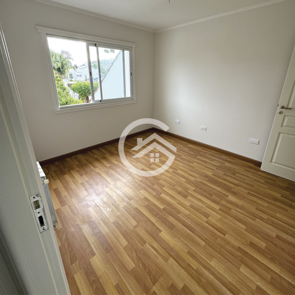 TRIPLEX 4 AMBIENTES CON JARDIN