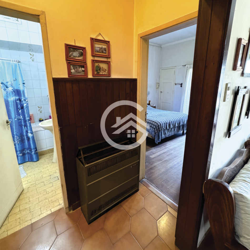 Chalet 5 ambientes con garaje y patio