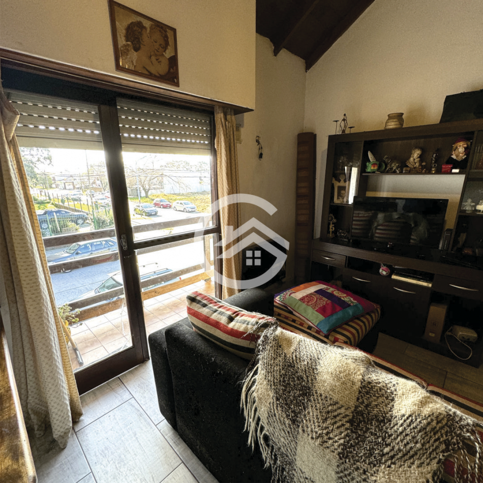 PH 3 AMBIENTES AL FRENTE CON BALCON 