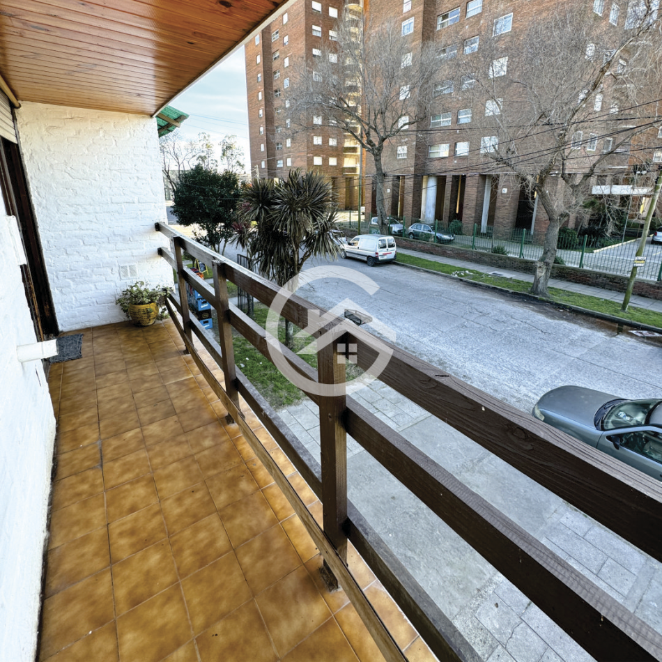 PH 3 AMBIENTES AL FRENTE CON BALCON 