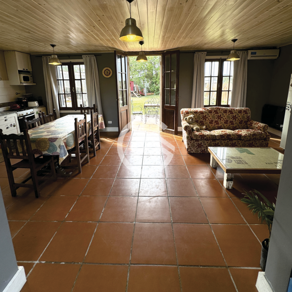 casa 3 ambientes con gran parque, cerca del mar!