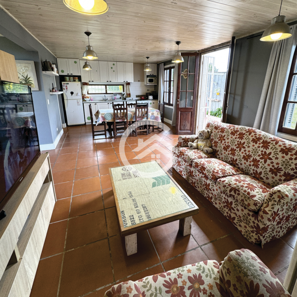 casa 3 ambientes con gran parque, cerca del mar!