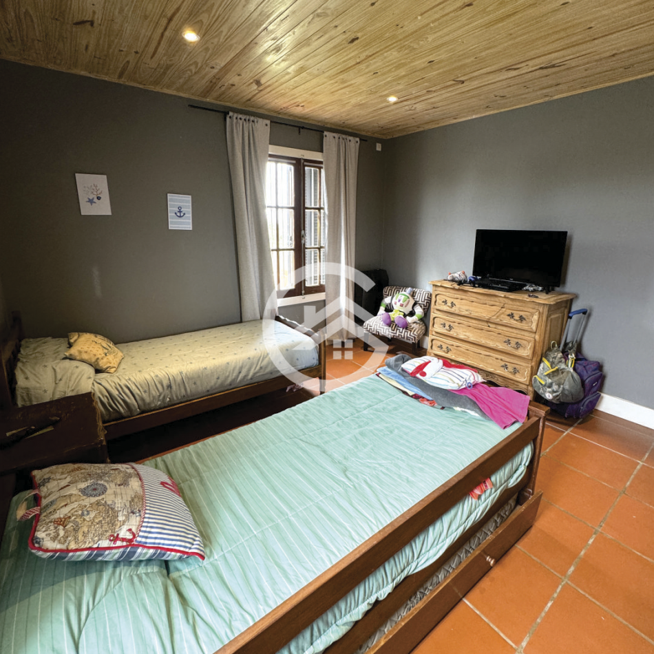 casa 3 ambientes con gran parque, cerca del mar!