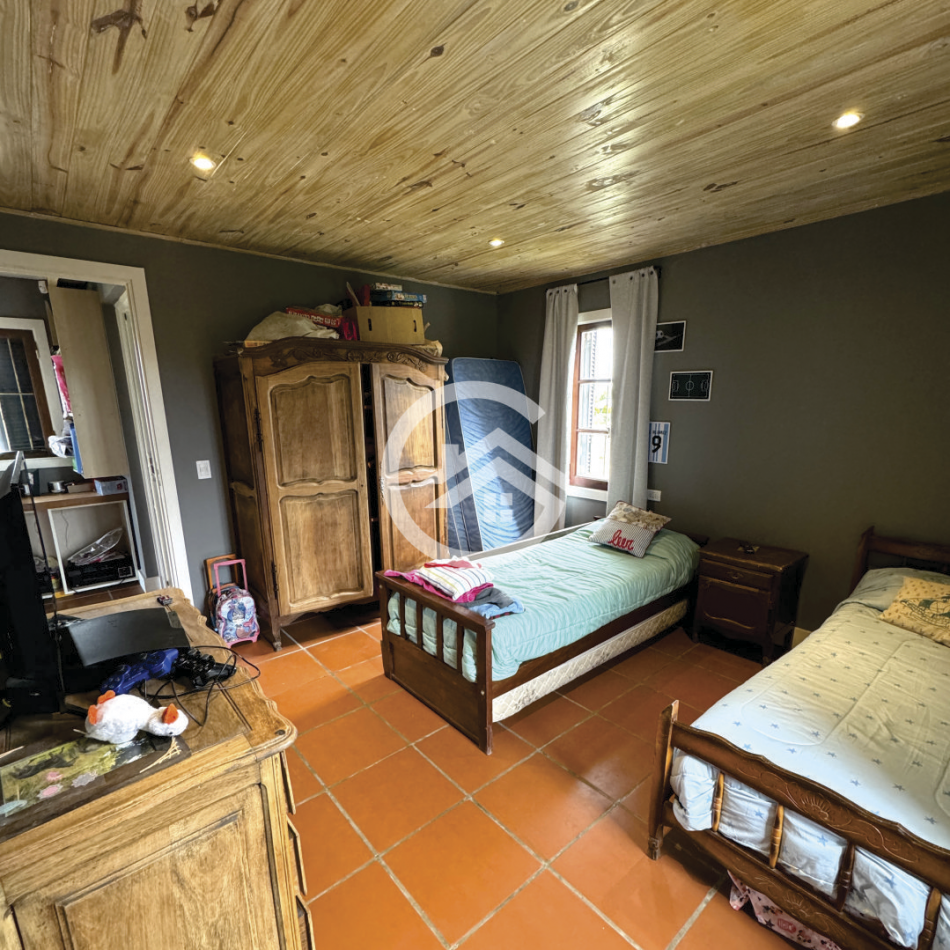 casa 3 ambientes con gran parque, cerca del mar!