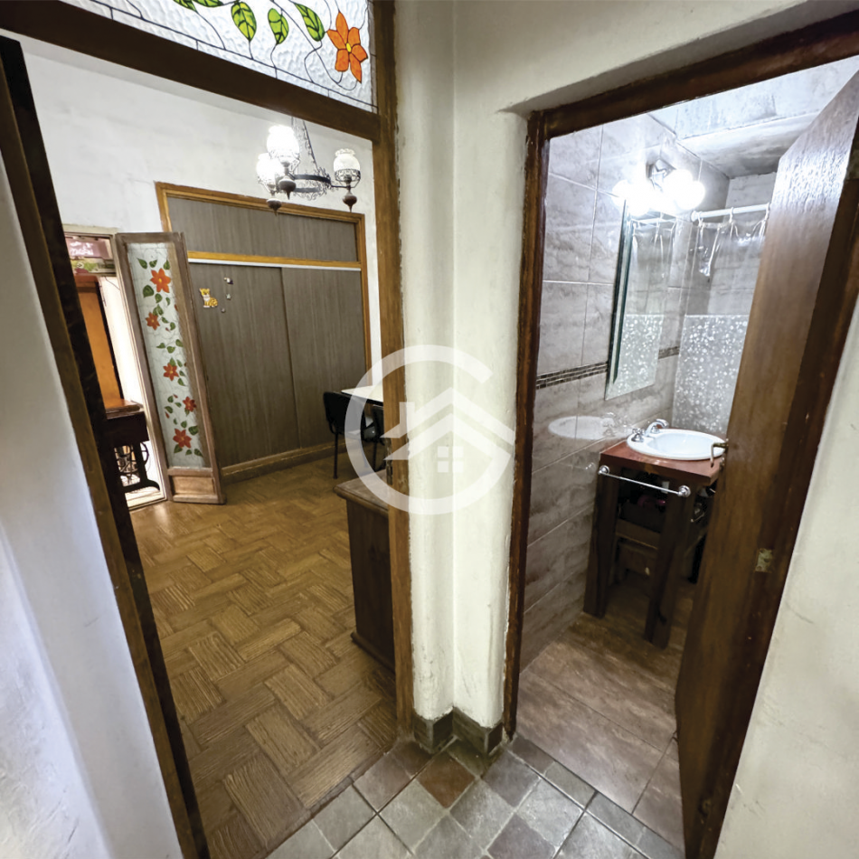 Chalet 5 ambientes con garaje, patio y terraza