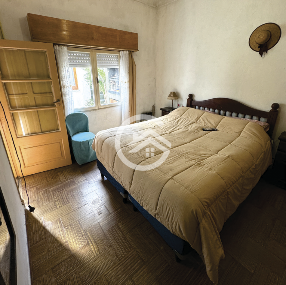 Chalet 5 ambientes con garaje, patio y terraza