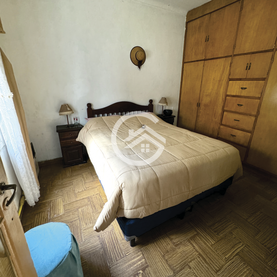Chalet 5 ambientes con garaje, patio y terraza