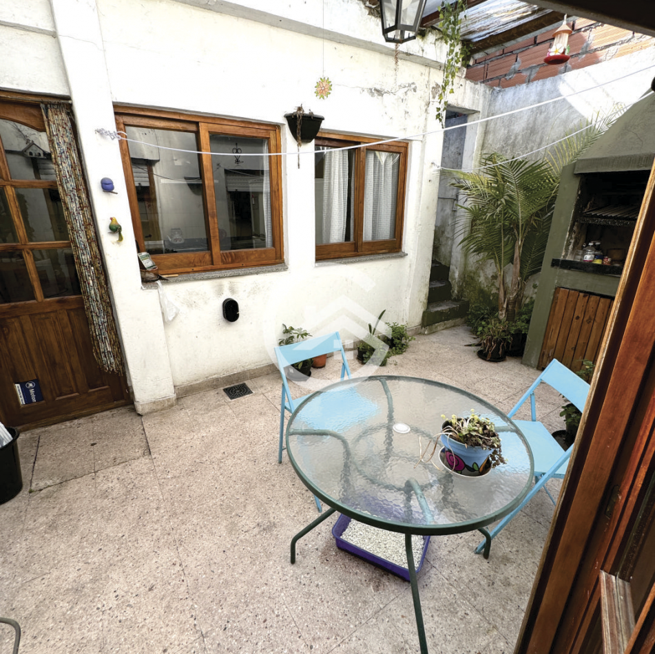 Chalet 5 ambientes con garaje, patio y terraza