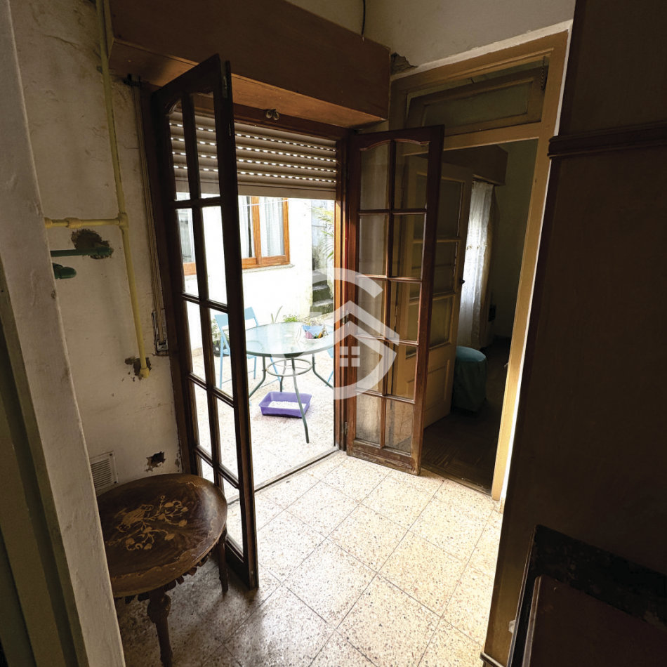 Chalet 5 ambientes con garaje, patio y terraza