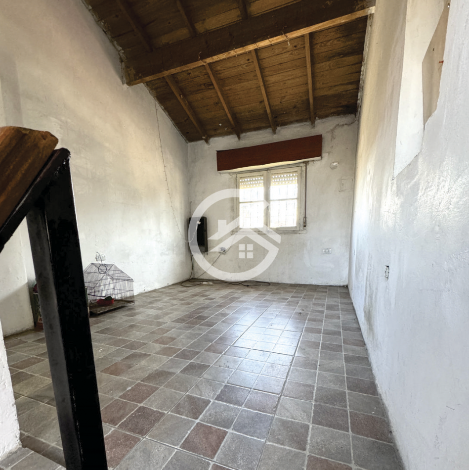 Chalet 5 ambientes con garaje, patio y terraza