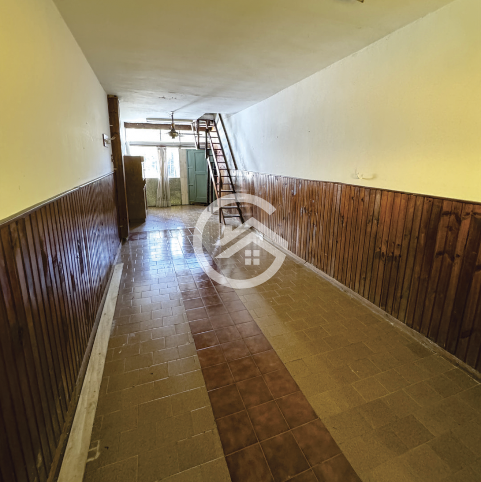 Chalet 4 ambientes con parque y garaje