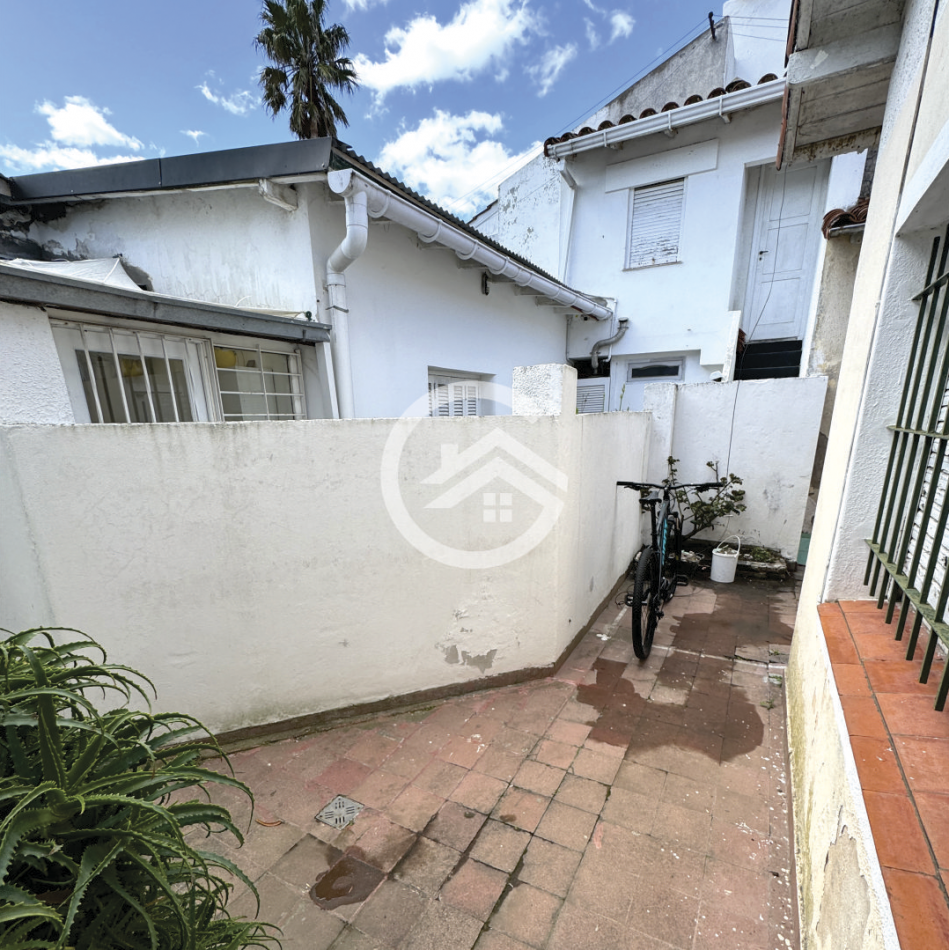 Ph 2 ambientes con patio en barrio La Perla 