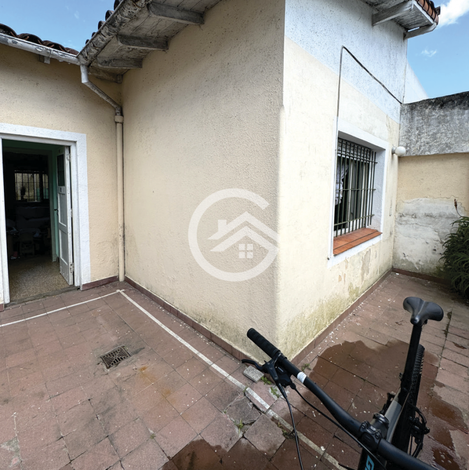 Ph 2 ambientes con patio en barrio La Perla 