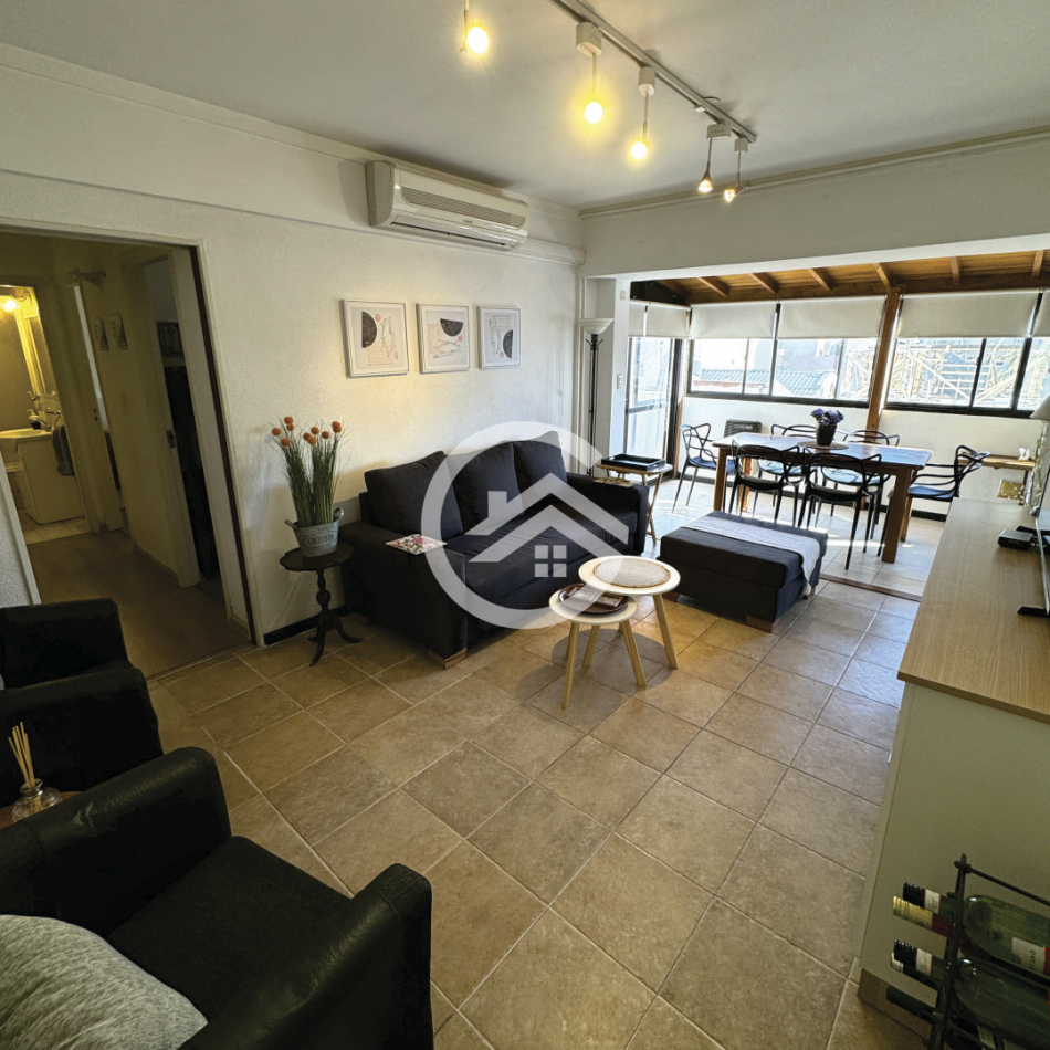 DEPARTAMENTO 2 AMBIENTES CON DEPENDENCIA Y COCHERA