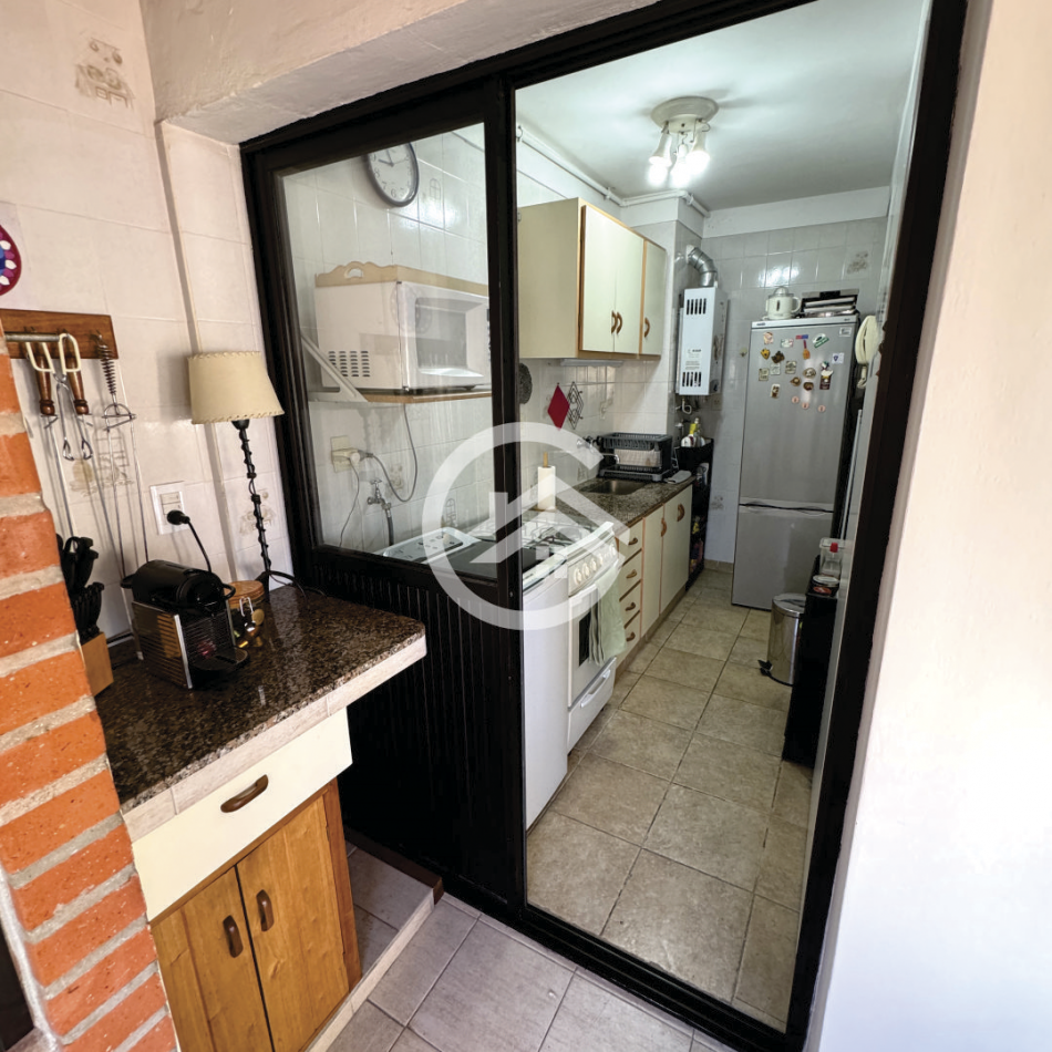 DEPARTAMENTO 2 AMBIENTES CON DEPENDENCIA Y COCHERA