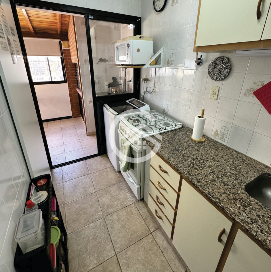 DEPARTAMENTO 2 AMBIENTES CON DEPENDENCIA Y COCHERA