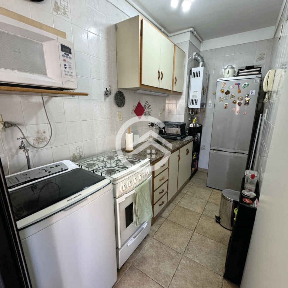 DEPARTAMENTO 2 AMBIENTES CON DEPENDENCIA Y COCHERA