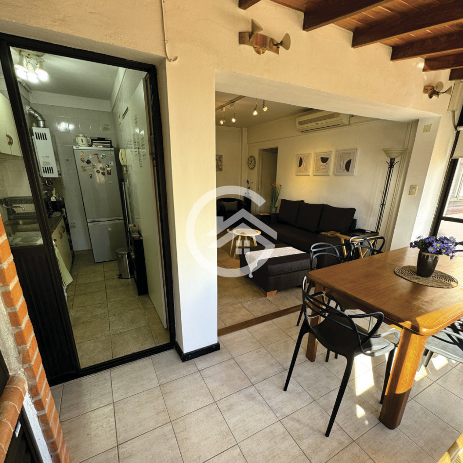 DEPARTAMENTO 2 AMBIENTES CON DEPENDENCIA Y COCHERA