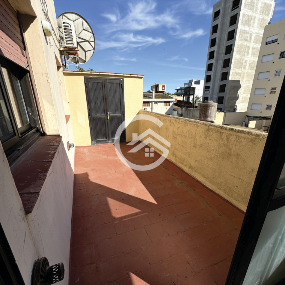 DEPARTAMENTO 2 AMBIENTES CON DEPENDENCIA Y COCHERA