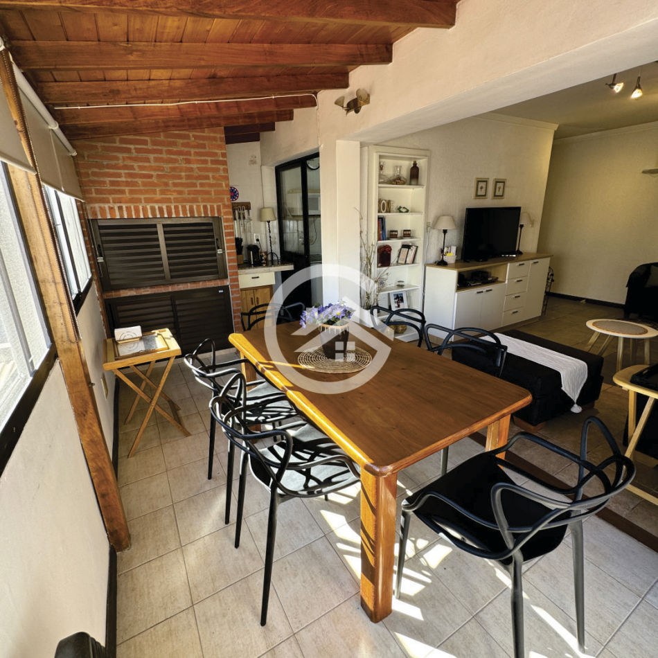 DEPARTAMENTO 2 AMBIENTES CON DEPENDENCIA Y COCHERA