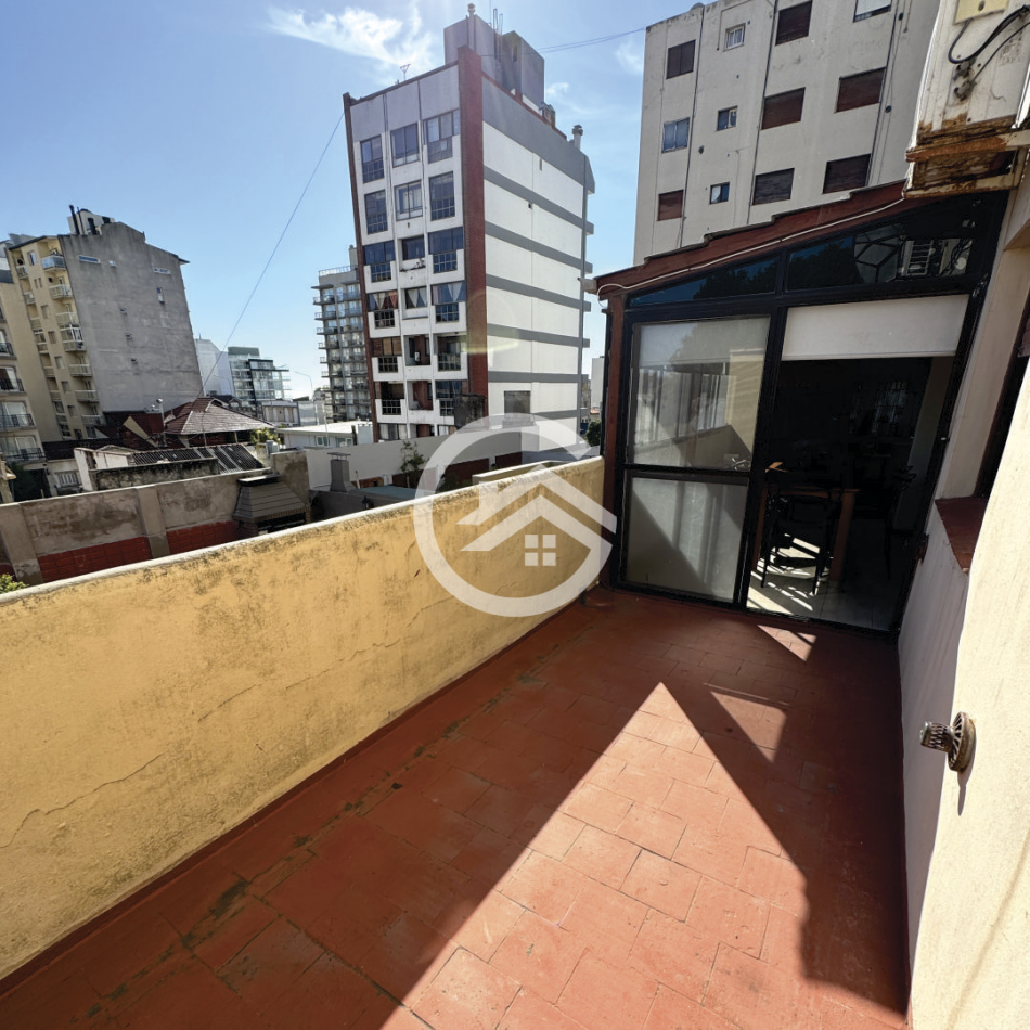 DEPARTAMENTO 2 AMBIENTES CON DEPENDENCIA Y COCHERA