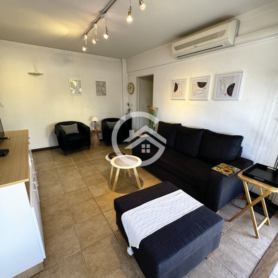 DEPARTAMENTO 2 AMBIENTES CON DEPENDENCIA Y COCHERA