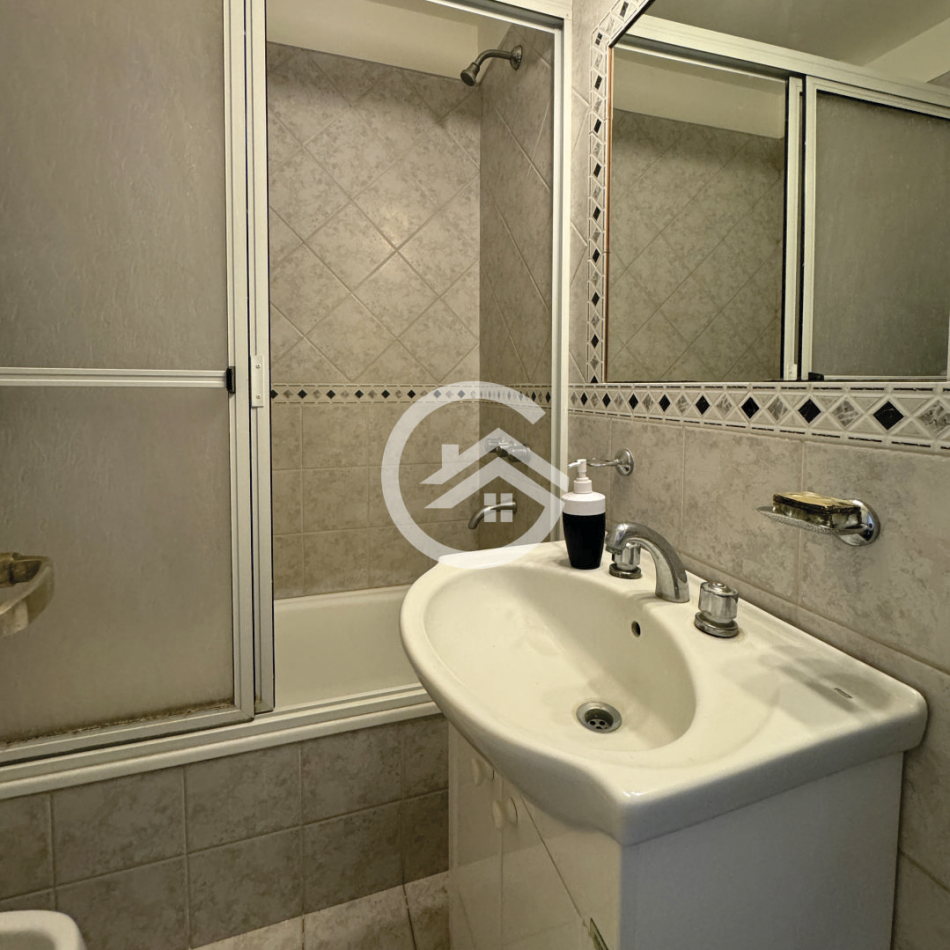 DEPARTAMENTO 2 AMBIENTES CON DEPENDENCIA Y COCHERA