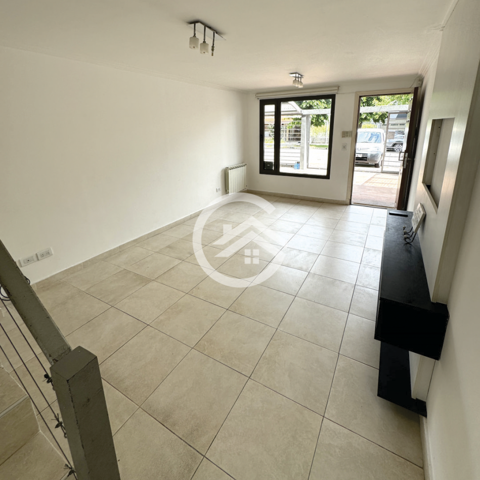 Venta Triplex 4 ambientes en barrio La Perla