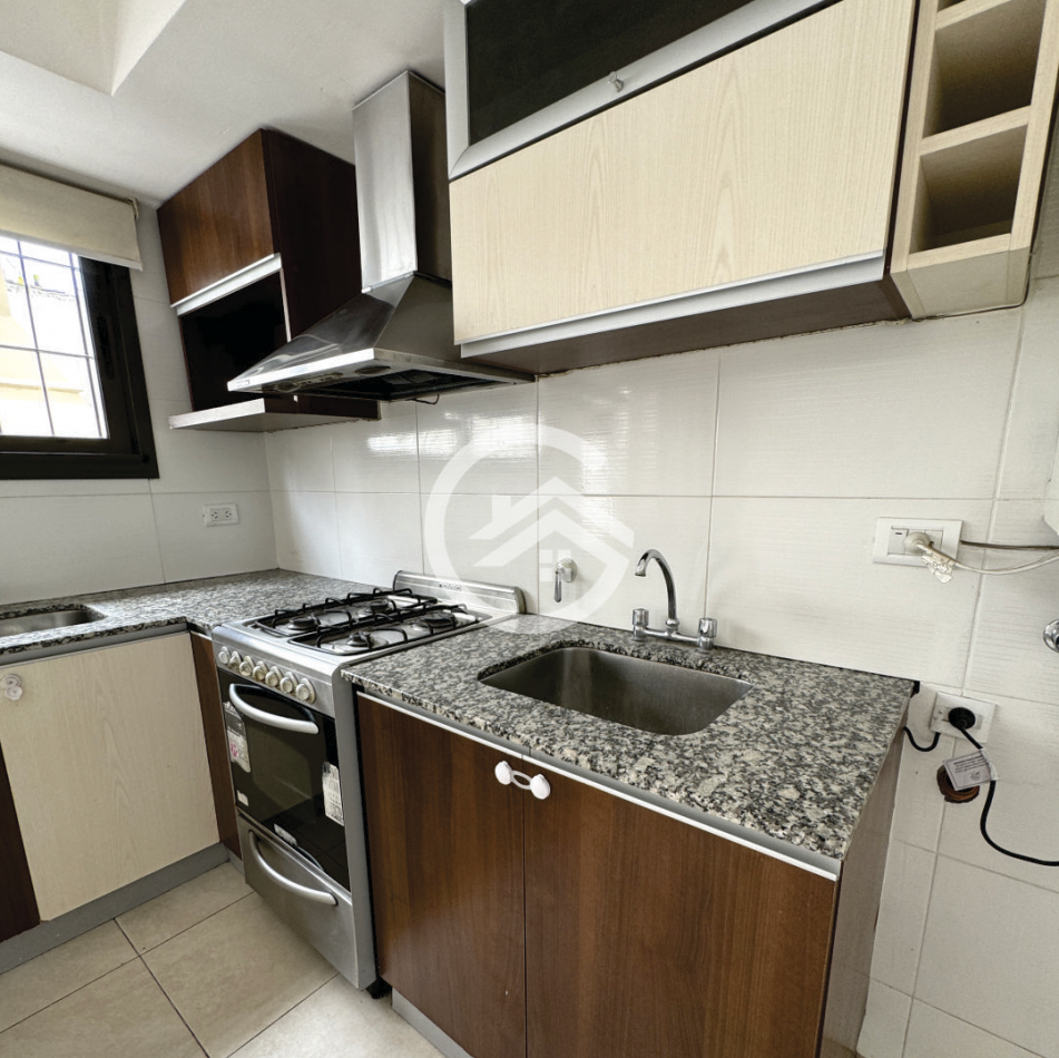 Venta Triplex 4 ambientes en barrio La Perla